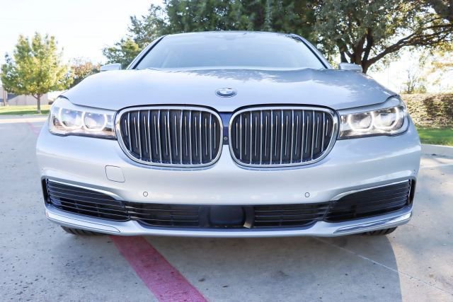Used 2019 BMW 740i w/ Executive Package image 2