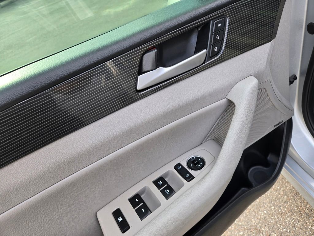 Used 2018 Hyundai Sonata Limited w/ Limited Ultimate Package 03 FWD image 23