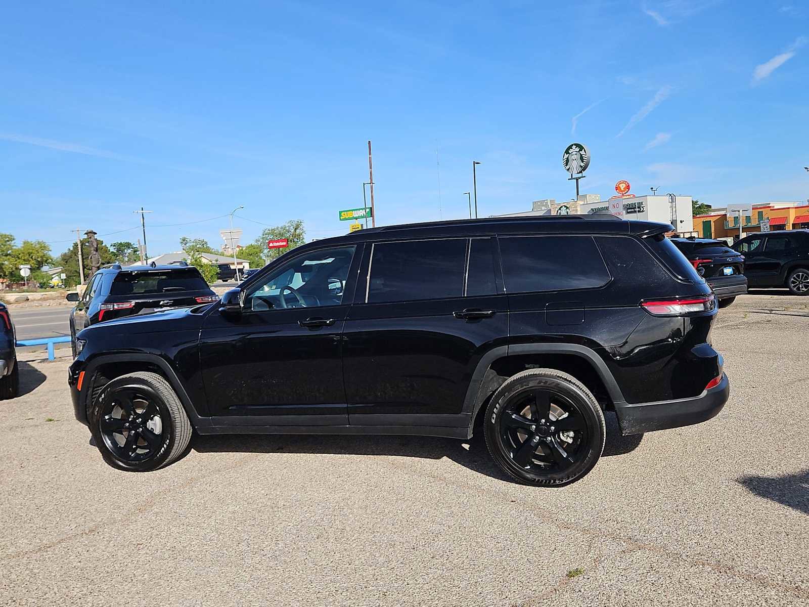 Used 2025 Jeep Grand Cherokee L Laredo image 5