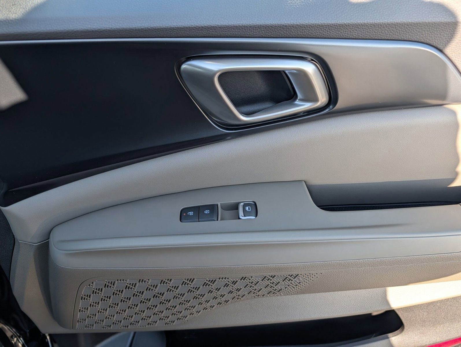 Used 2026 Kia Carnival FWD image 24
