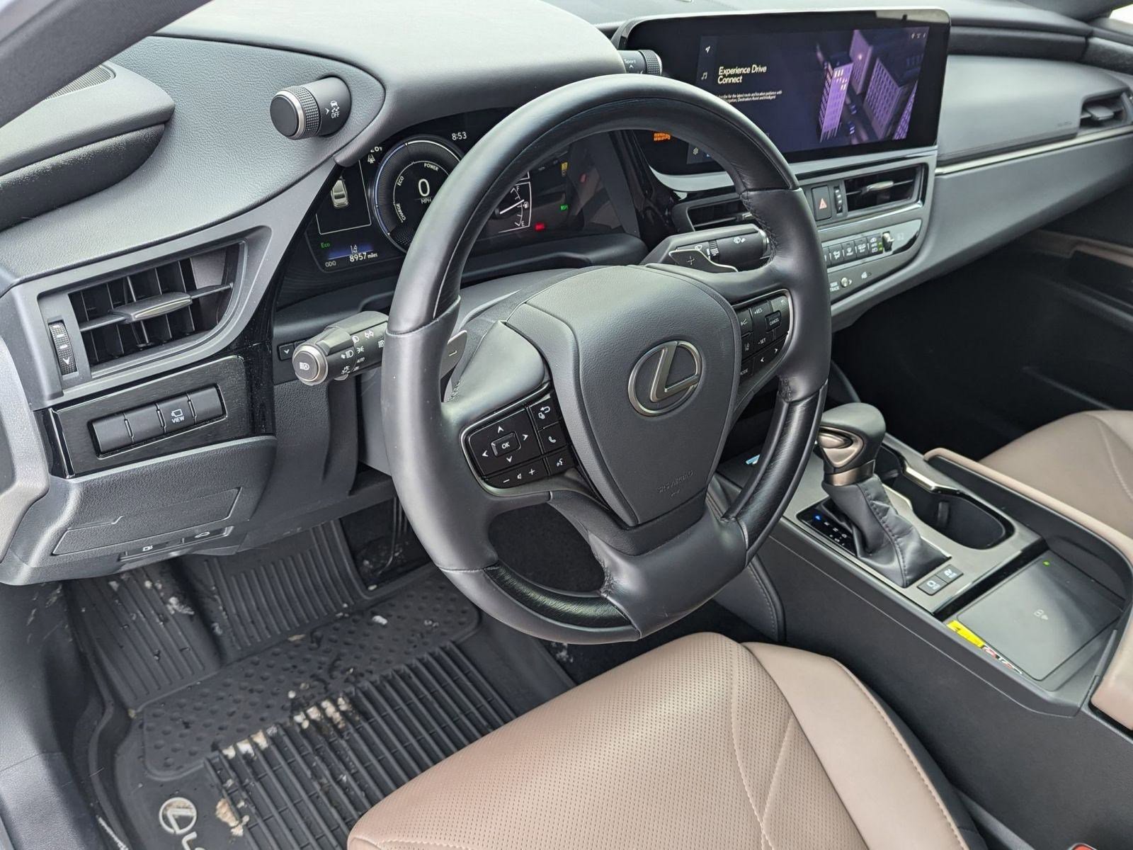 Certified 2025 Lexus ES 300h w/ Luxury Package image 4