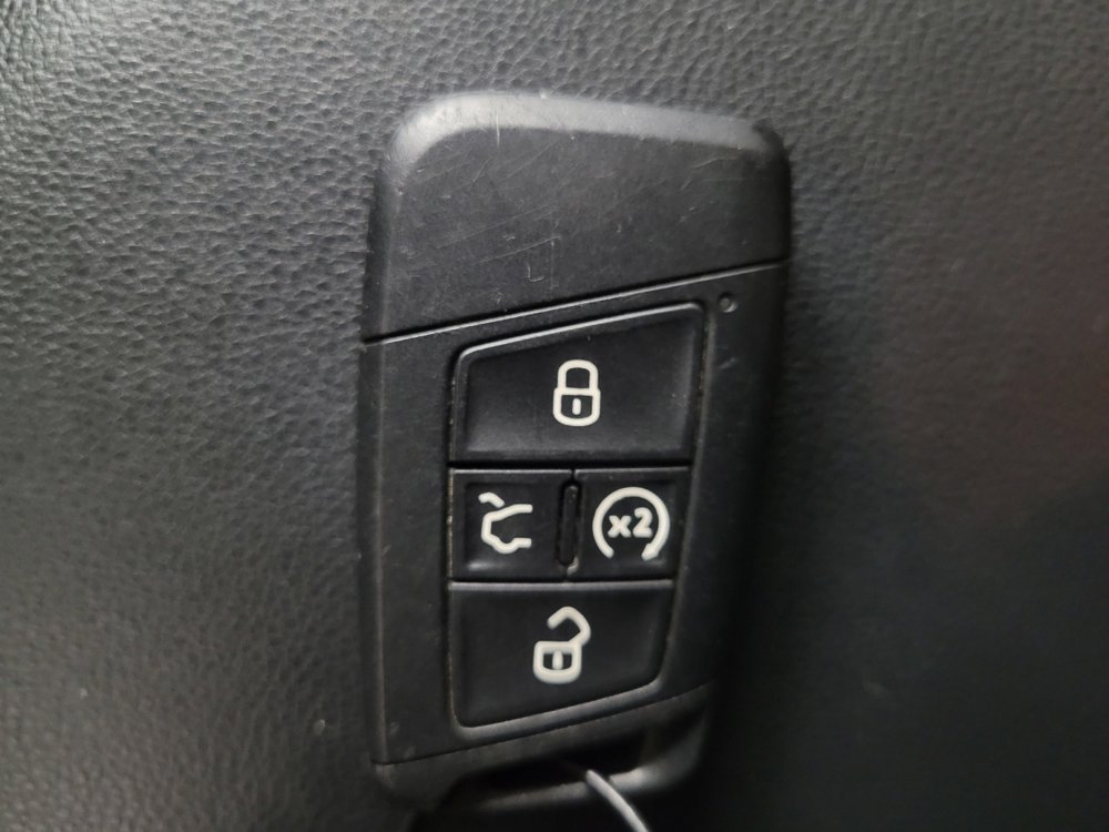 Used 2024 Volkswagen Jetta SE image 32