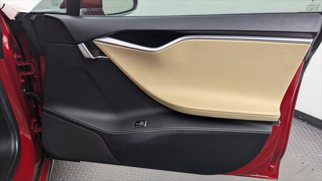 Used 2013 Tesla Model S Performance RWD image 21