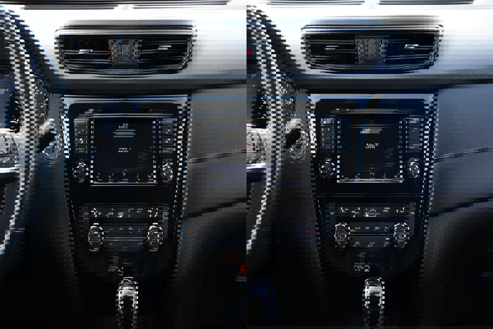 Used 2018 Nissan Rogue SV image 14