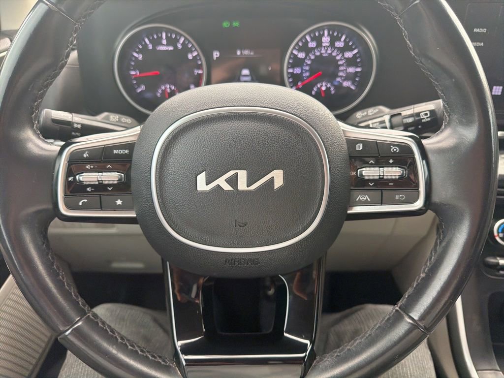 Used 2022 Kia Carnival LX FWD image 2