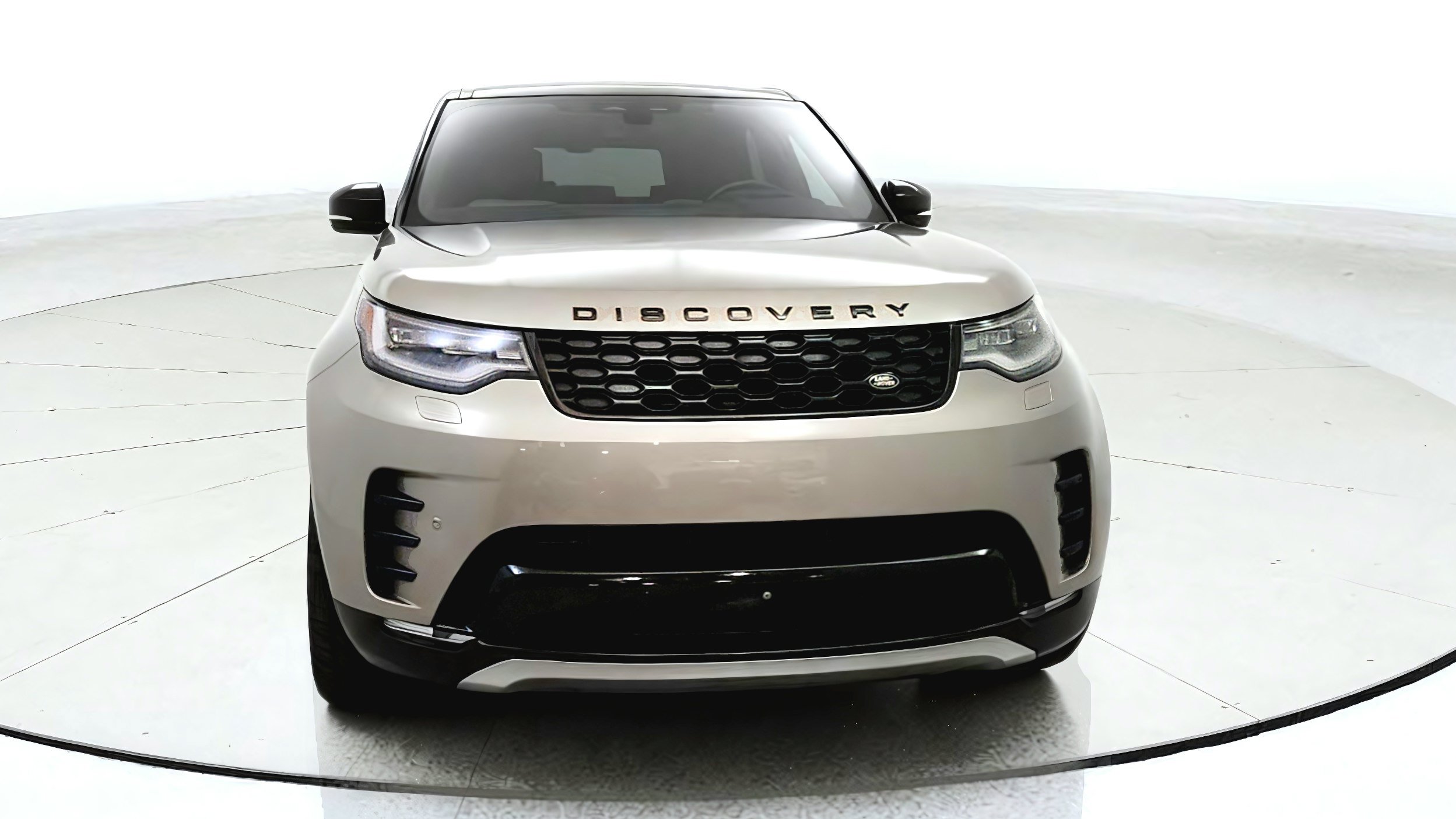 Used 2021 Land Rover Discovery HSE R-Dynamic AWD/4WD image 2