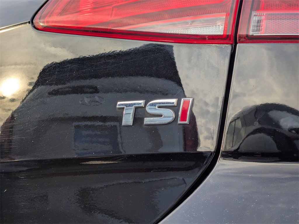 Used 2016 Volkswagen Golf S image 13