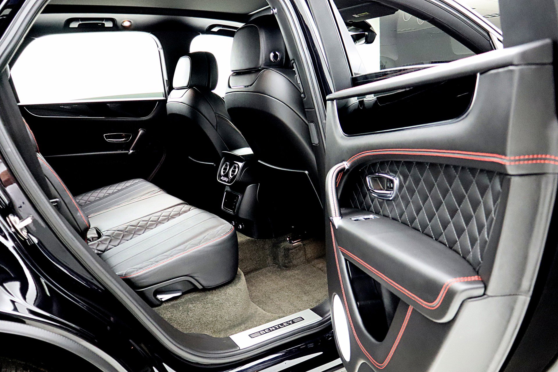 Certified 2017 Bentley Bentayga image 43