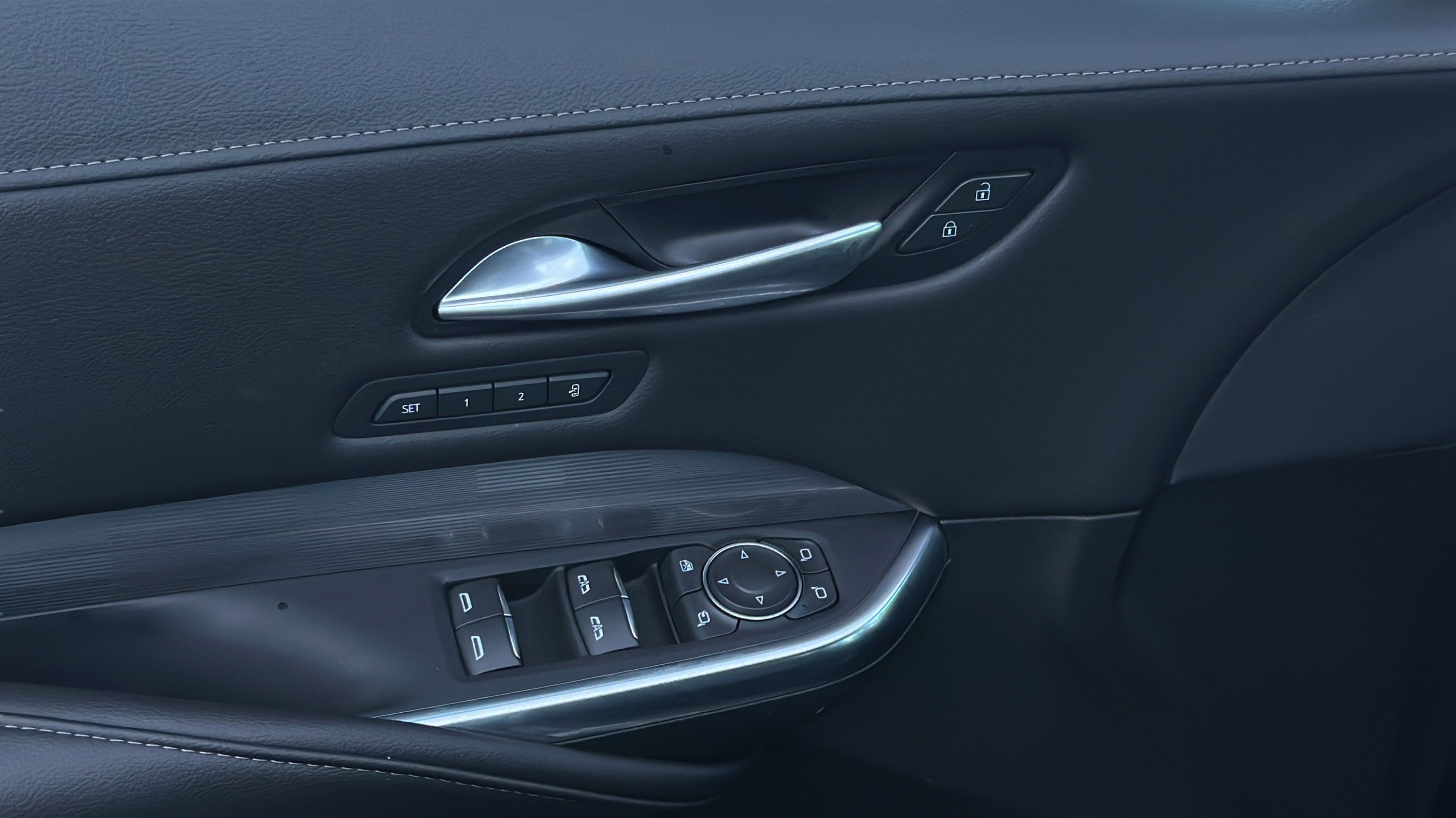 Used 2025 Cadillac XT4 Premium Luxury image 46