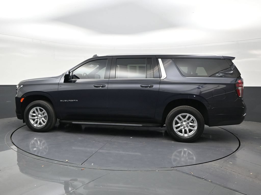 Used 2024 Chevrolet Suburban LS RWD image 2
