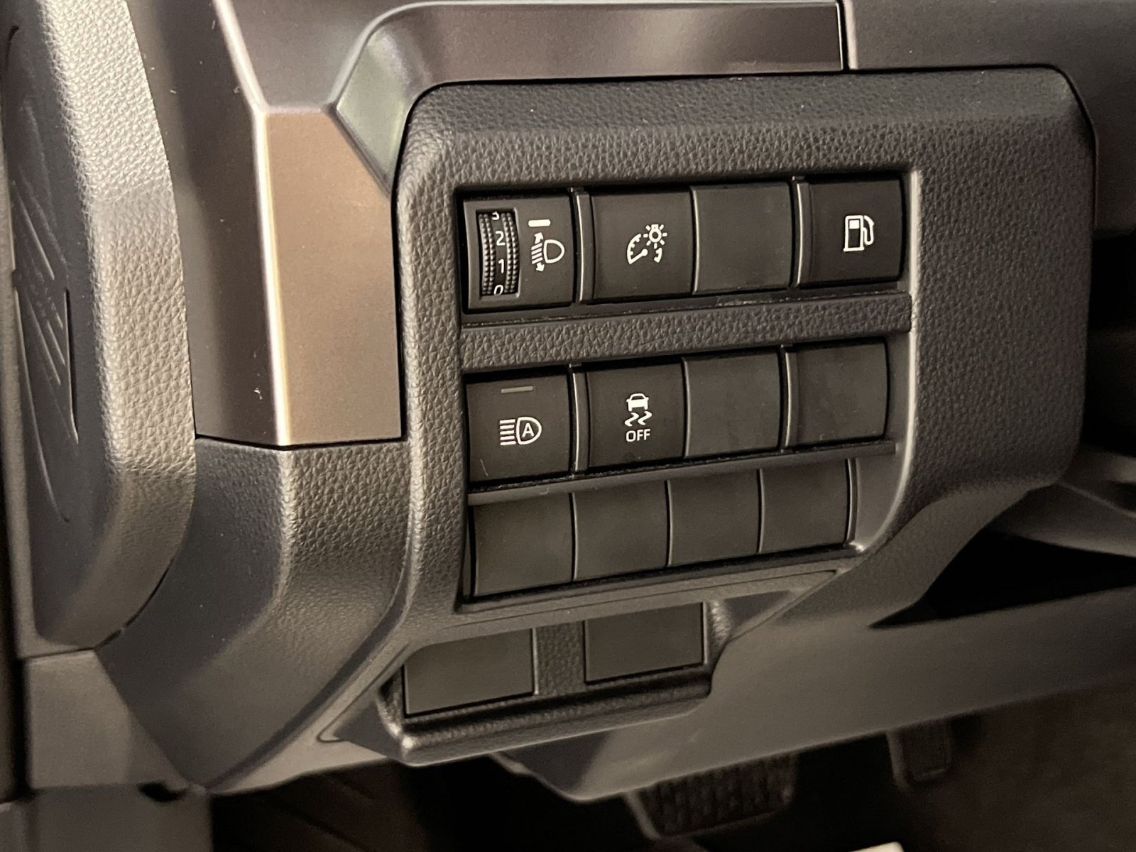 Used 2025 Toyota 4Runner SR5 AWD/4WD image 31