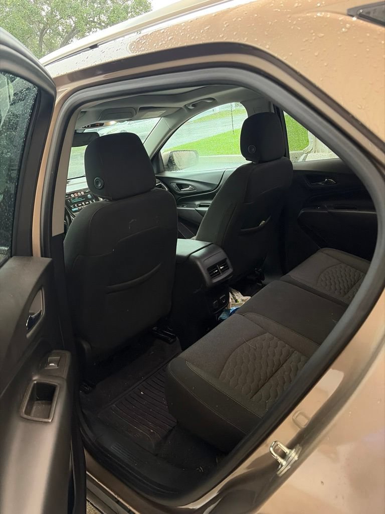Used 2018 Chevrolet Equinox LT w/ Sun & Infotainment Package FWD image 4