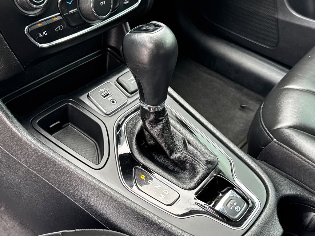 Used 2020 Jeep Cherokee Latitude Plus image 26