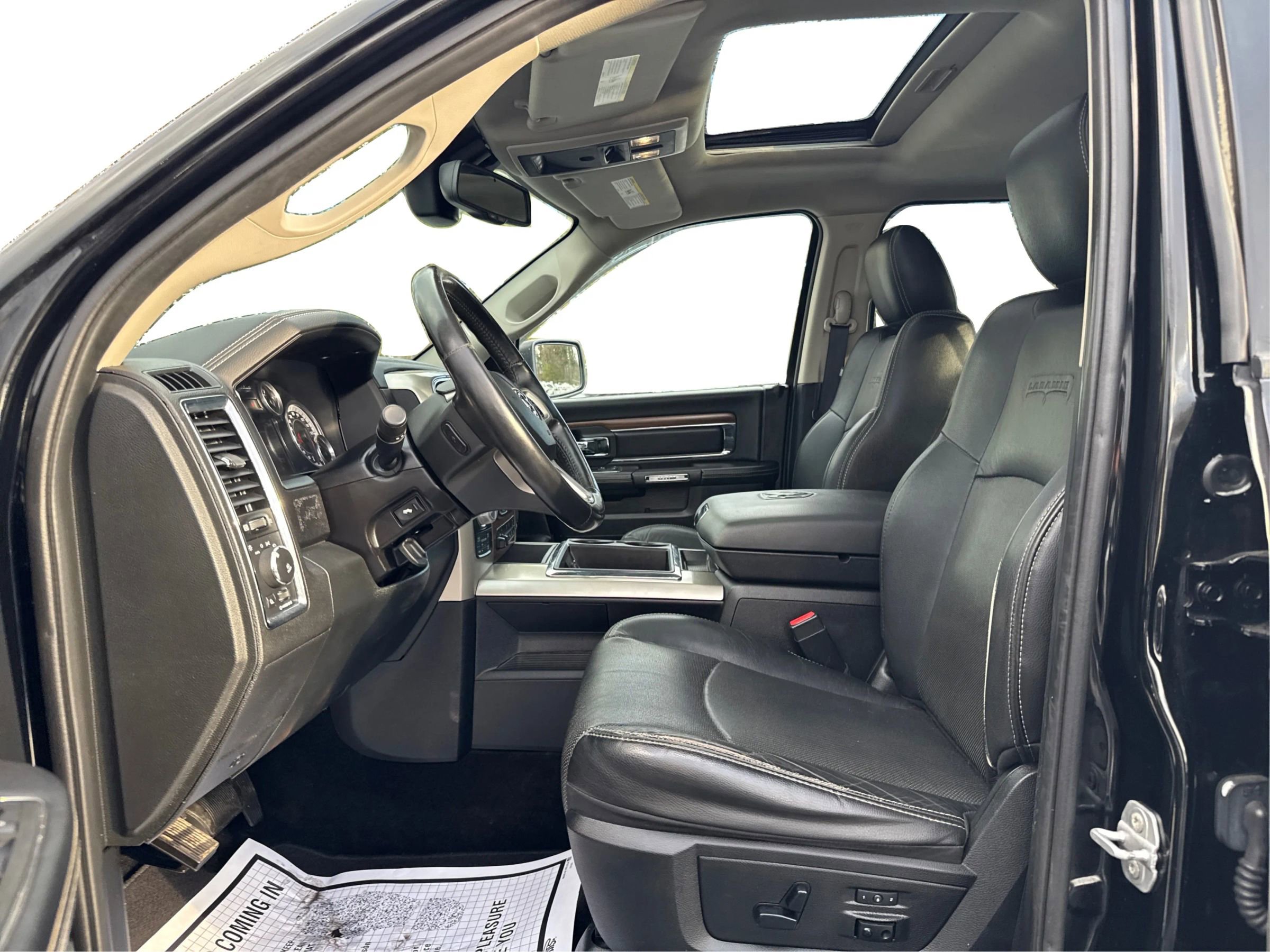 Used 2015 RAM 1500 Laramie w/ Convenience Group AWD/4WD image 11