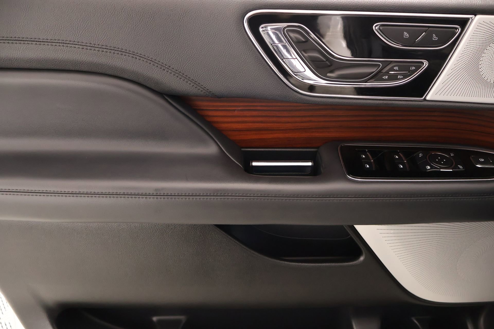 Used 2023 Lincoln Navigator Reserve image 18