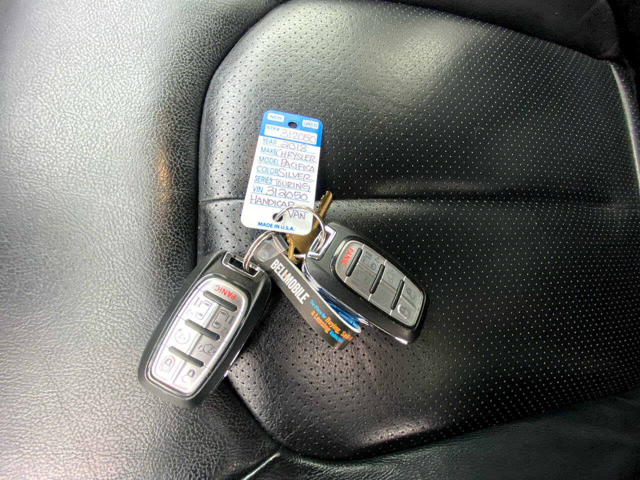 Used 2018 Chrysler Pacifica Touring-L w/ Tire & Wheel Group image 41