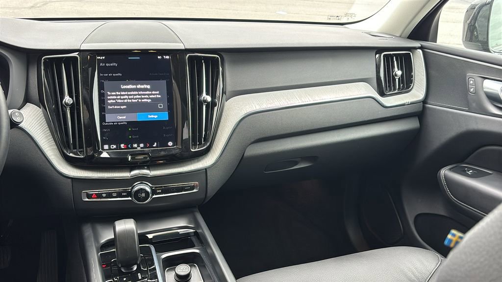 Certified 2025 Volvo XC60 B5 Plus AWD/4WD image 8