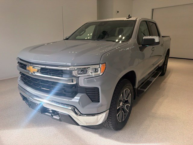 Used 2024 Chevrolet Silverado 1500 LT AWD/4WD image 3