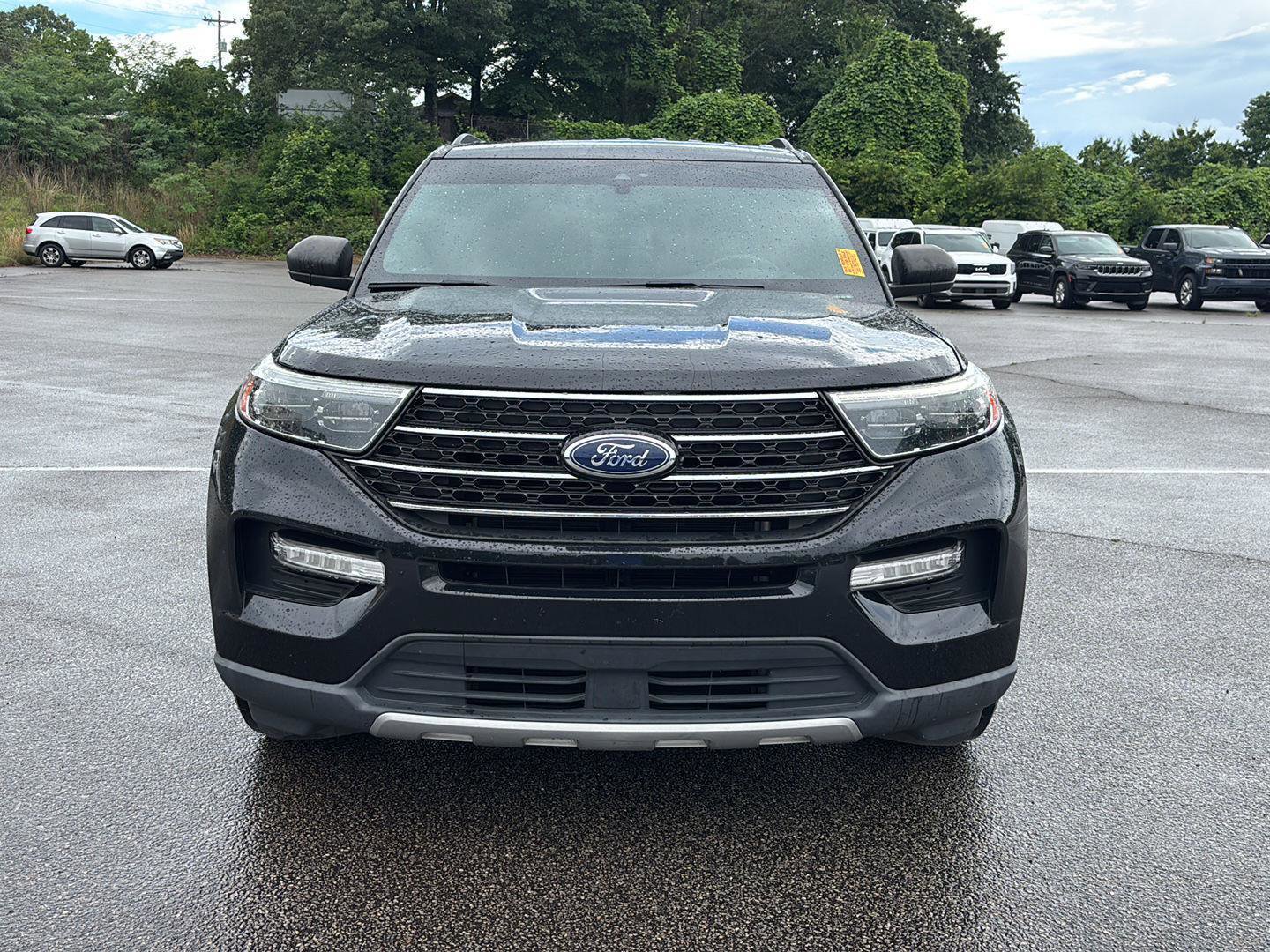 Used 2020 Ford Explorer XLT w/ Equipment Group 202A RWD image 2