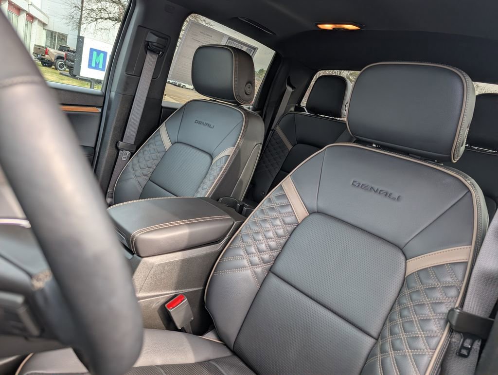 Used 2024 GMC Canyon Denali image 19