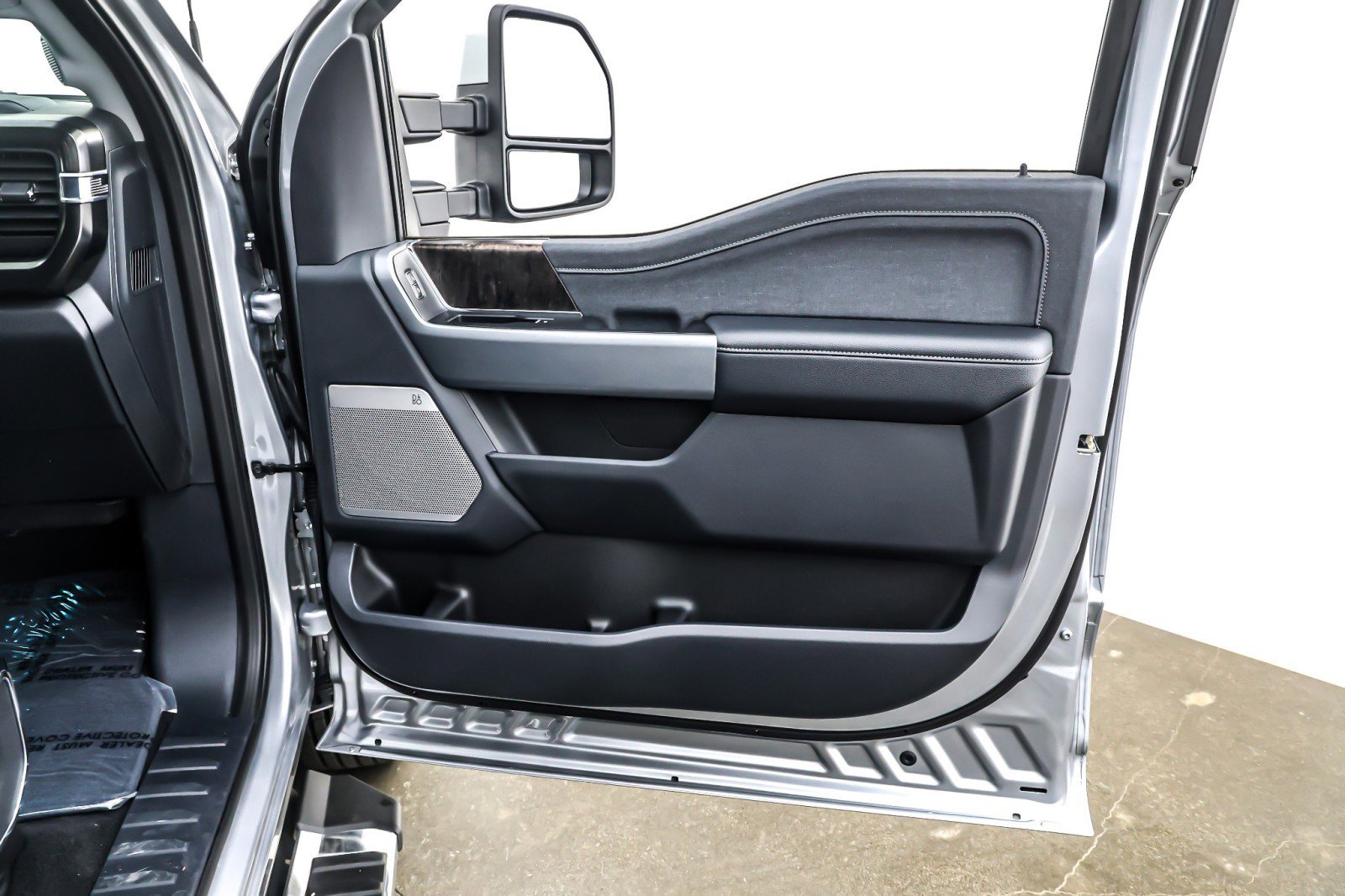 Used 2023 Ford F350 Lariat w/ Camper Package image 24