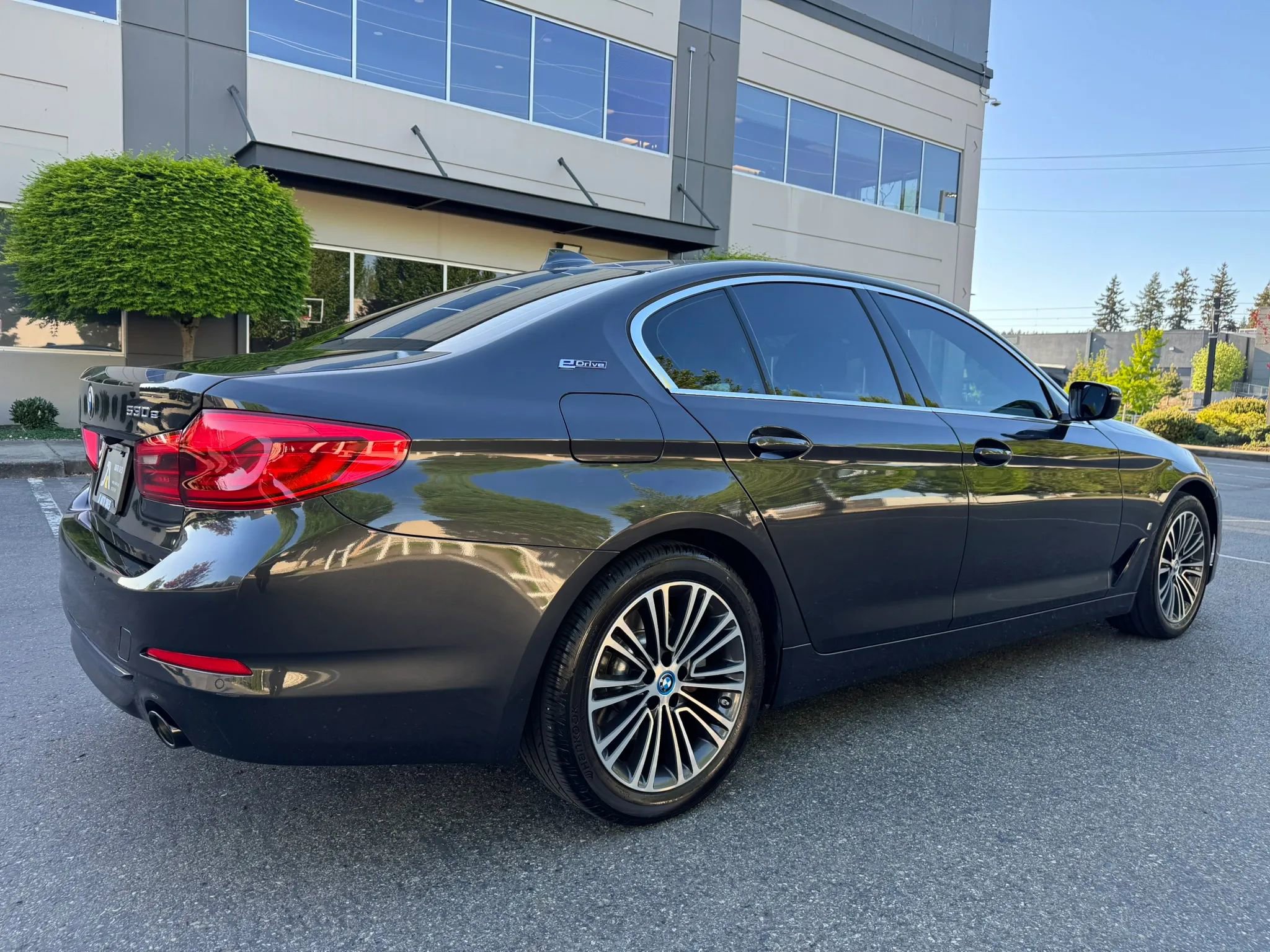 Used 2019 BMW 530e xDrive AWD/4WD image 11