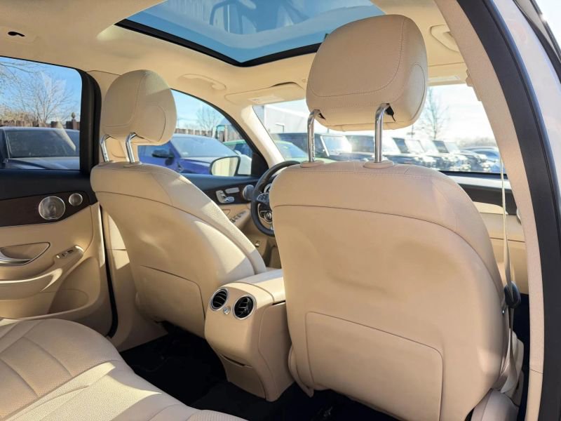 Used 2018 Mercedes-Benz GLC 300 4MATIC image 26