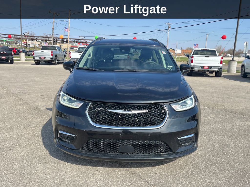 Used 2022 Chrysler Pacifica Touring-L image 10