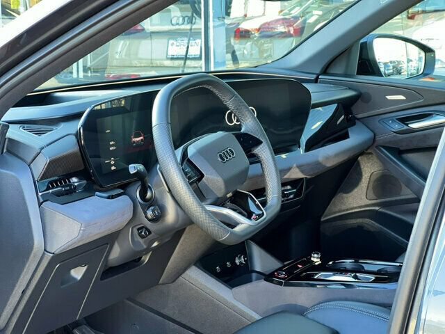 Used 2025 Audi SQ6 e-tron Premium Plus w/ Premium Plus AWD/4WD image 13