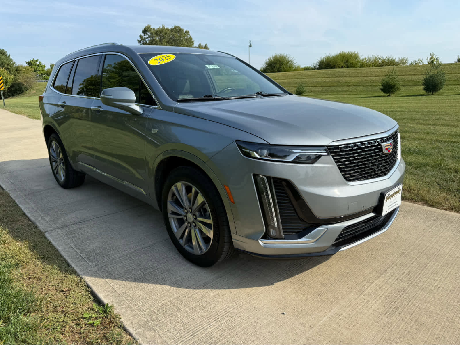 Used 2025 Cadillac XT6 Premium Luxury image 6