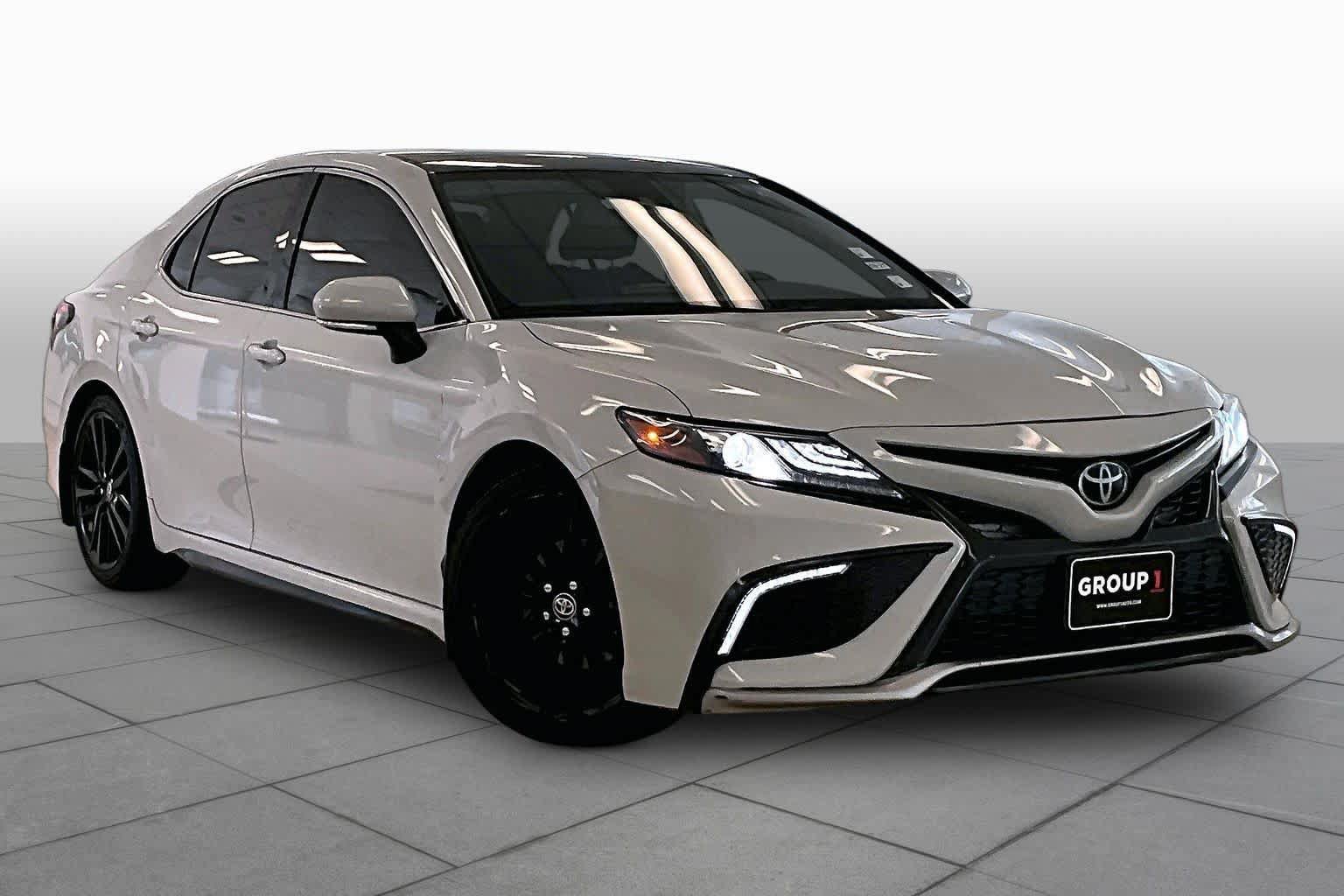 Used 2022 Toyota Camry XSE FWD image 2