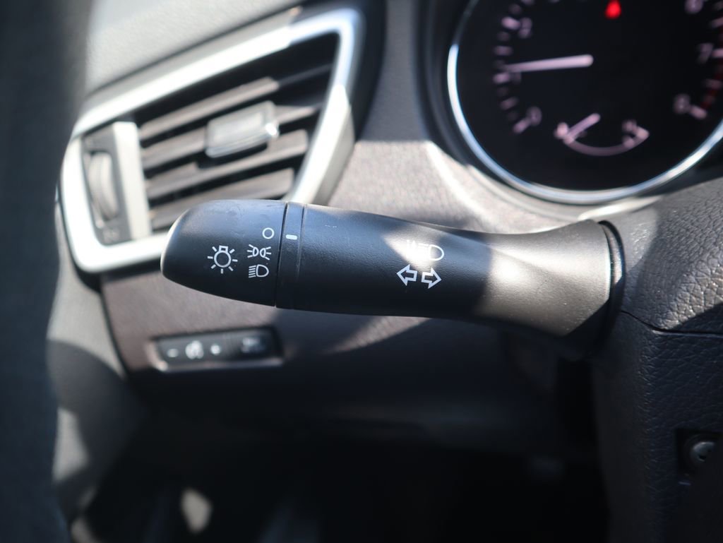 Used 2016 Nissan Rogue S image 21