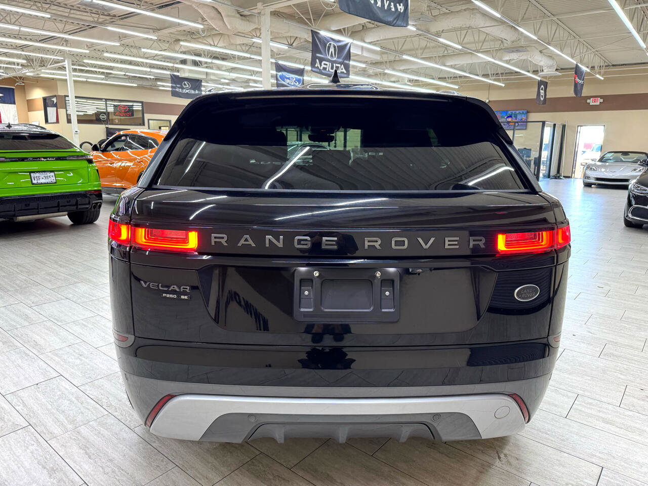 Used 2018 Land Rover Range Rover Velar R-Dynamic SE image 8