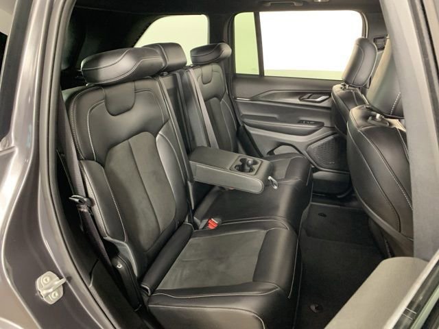 Used 2023 Jeep Grand Cherokee Altitude image 34