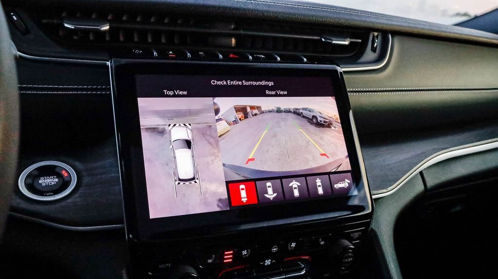 Certified 2024 Jeep Grand Cherokee L Limited w/ Luxury Tech Group II image 30