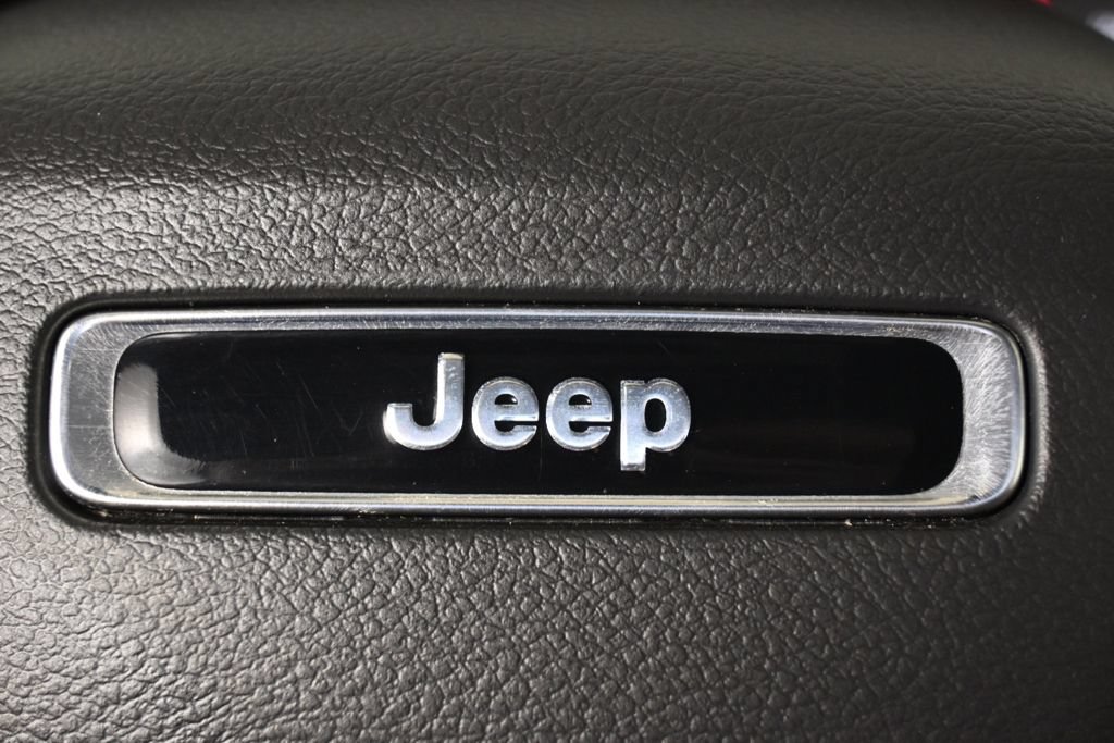 Used 2025 Jeep Compass Latitude w/ Sun & Sound Group AWD/4WD image 34