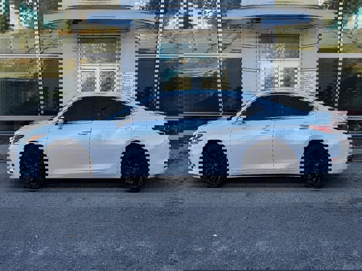 Used 2021 Lexus ES 300h w/ Accessory Package 2 image 10