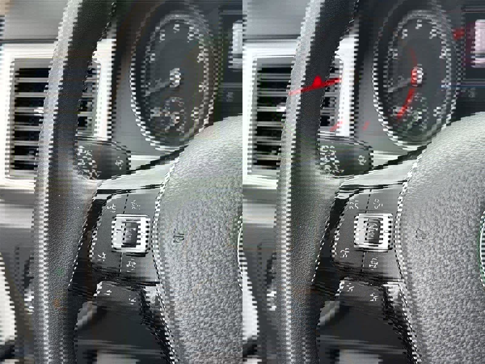 Used 2019 Volkswagen Atlas SE w/ Panoramic Sunroof Package image 19