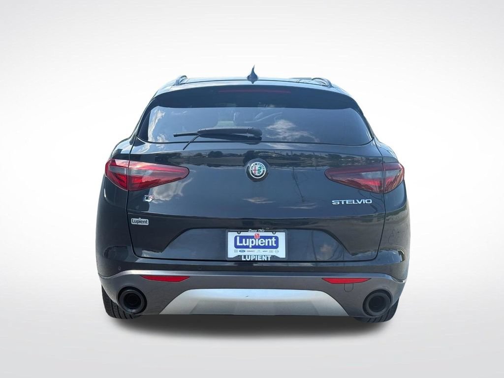 Used 2023 Alfa Romeo Stelvio Ti AWD/4WD image 4