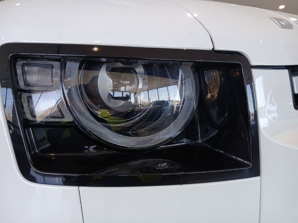 Used 2024 Land Rover Defender 110 S image 10