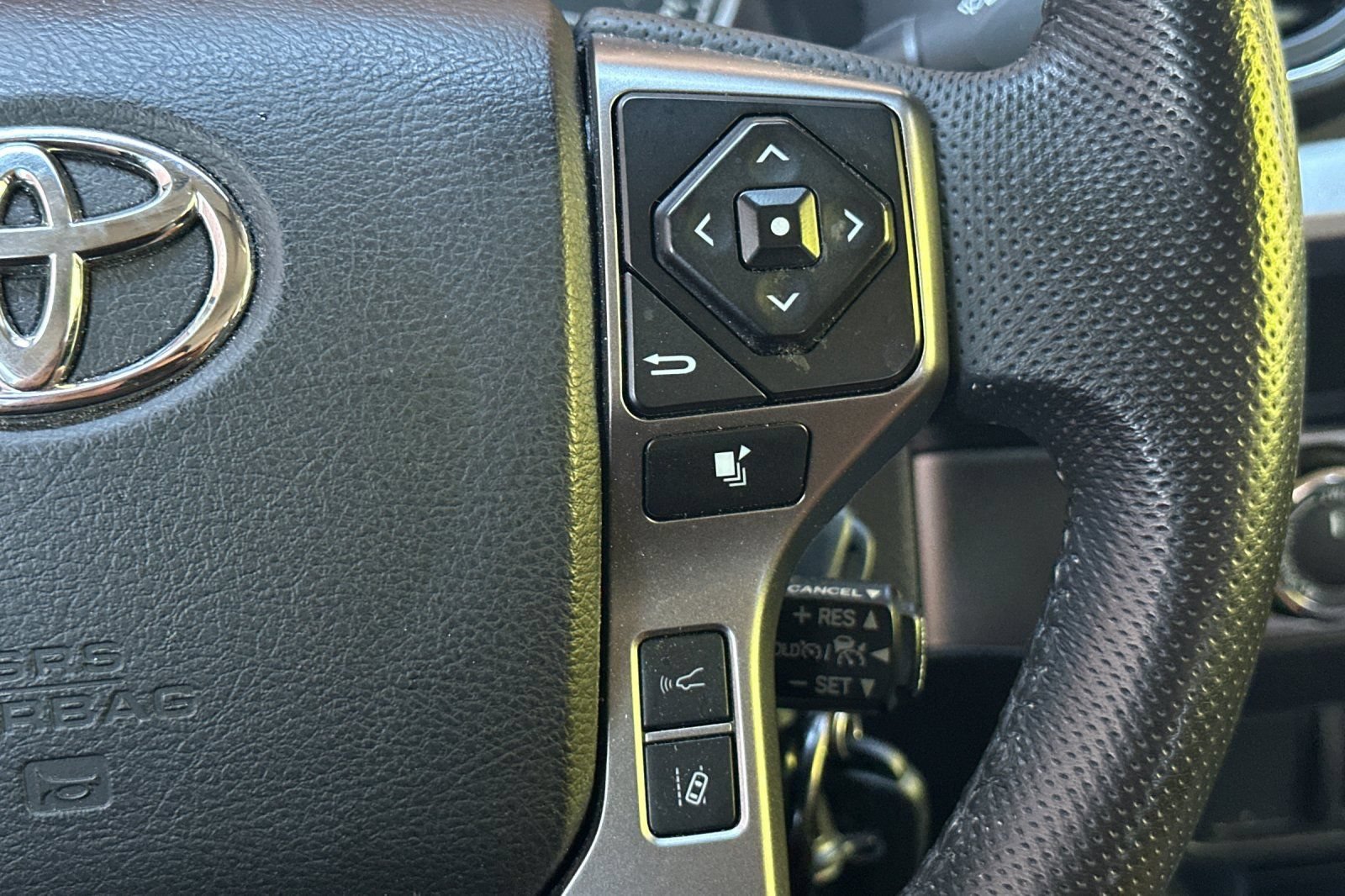 Used 2022 Toyota Tacoma SR5 AWD/4WD image 29