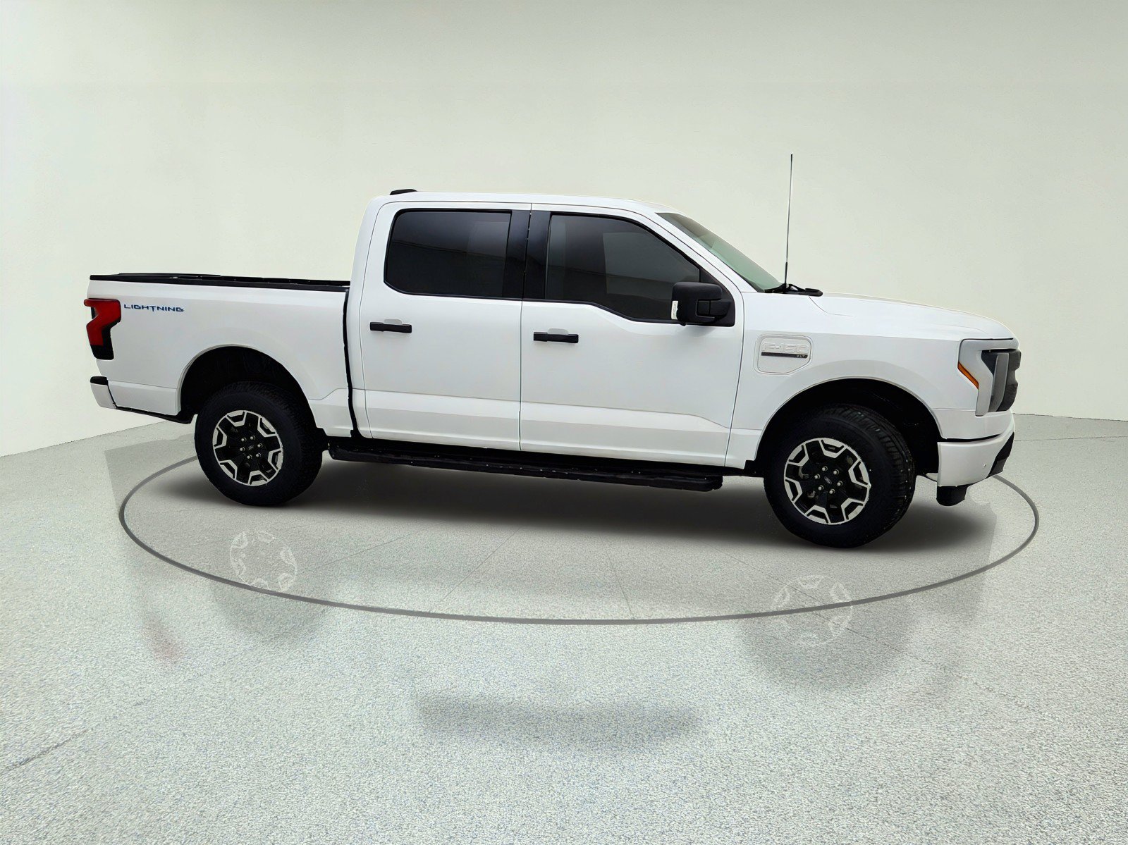 Used 2023 Ford F150 Lightning XLT AWD/4WD image 6