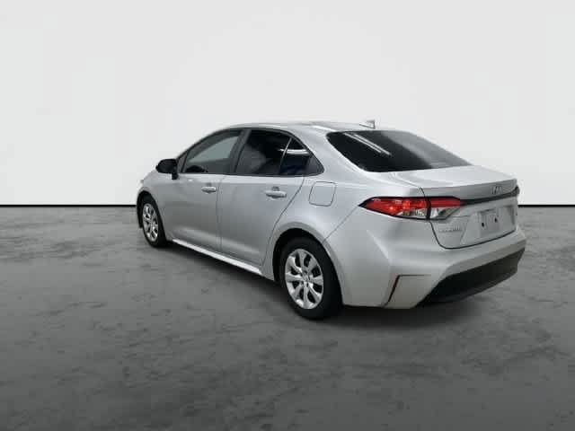 Used 2025 Toyota Corolla LE FWD image 2