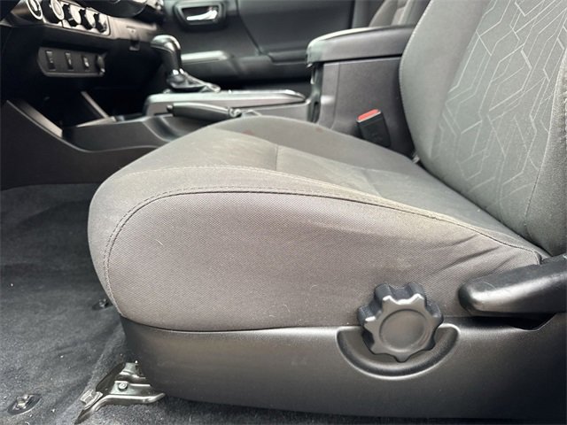 Used 2016 Toyota Tacoma TRD Off-Road image 12