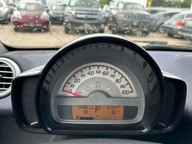 Used 2012 smart fortwo pure RWD image 17