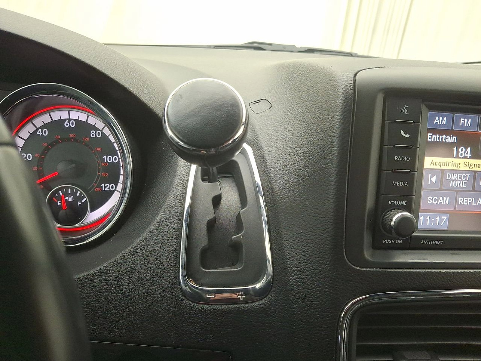 Used 2019 Dodge Grand Caravan SXT image 12