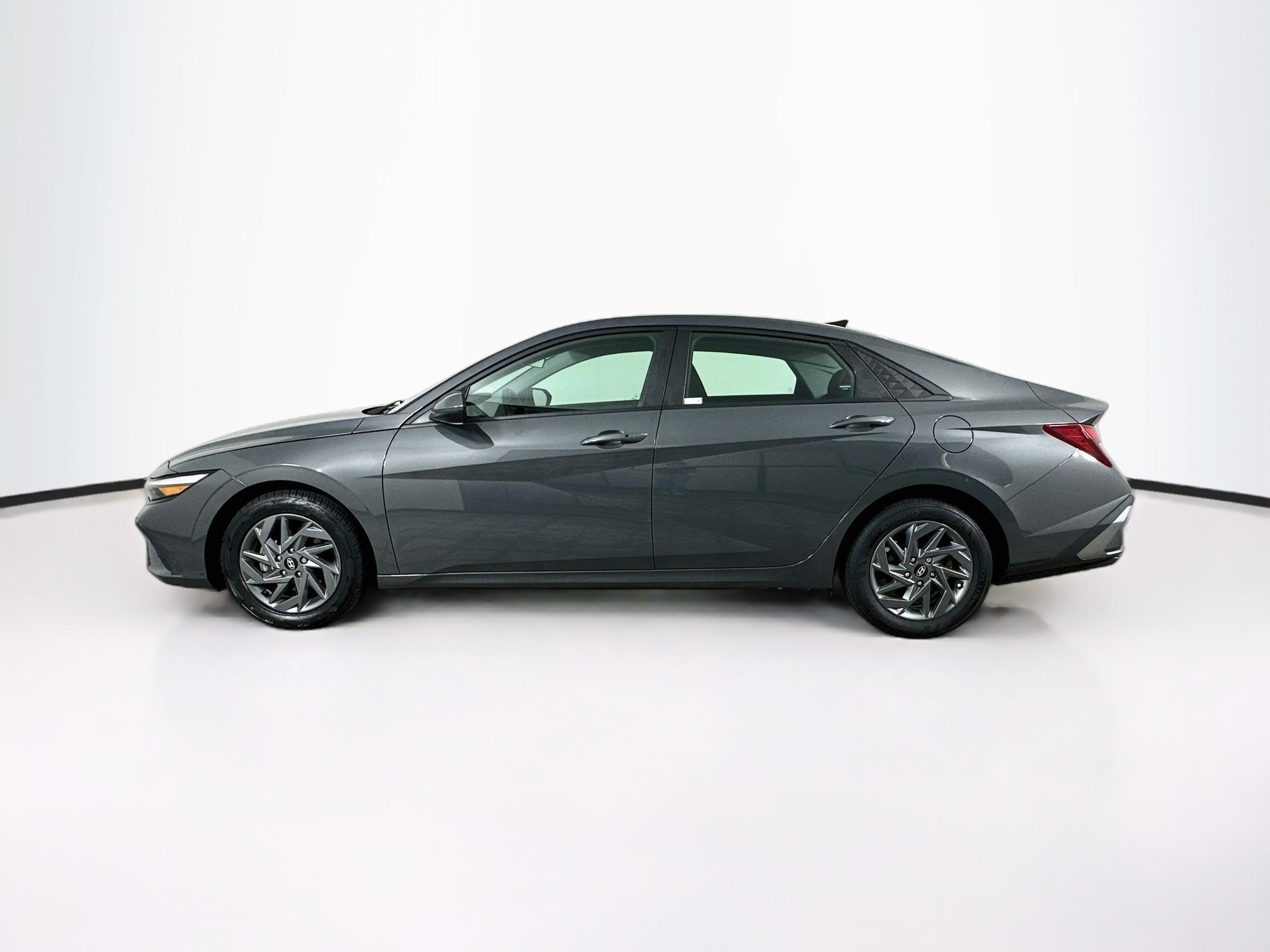 Used 2024 Hyundai Elantra SEL FWD image 4