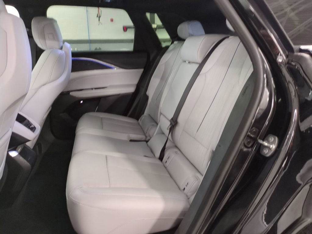 Used 2024 Cadillac Lyriq Sport image 13