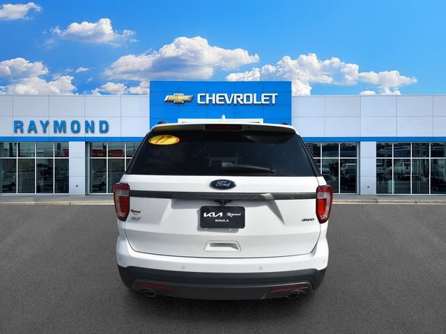Used 2017 Ford Explorer XLT w/ Equipment Group 202A AWD/4WD image 4
