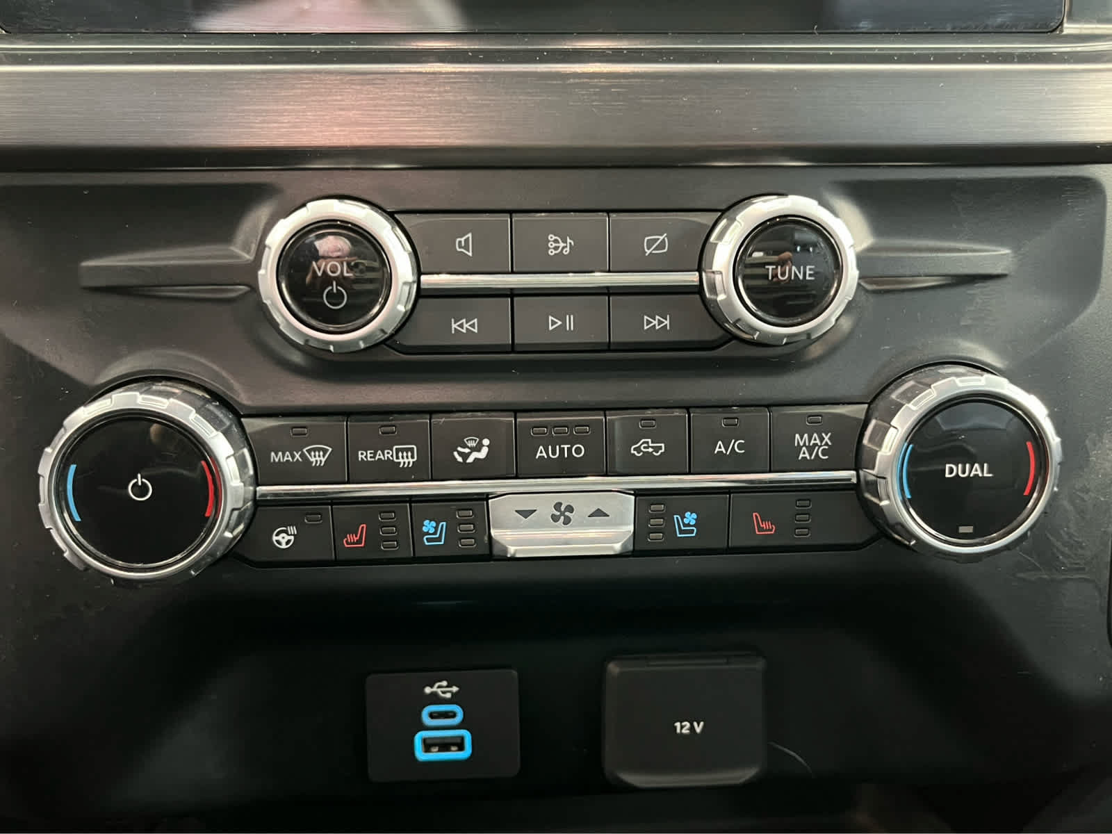 Used 2023 Ford F350 Lariat w/ Tow Technology Package AWD/4WD image 30